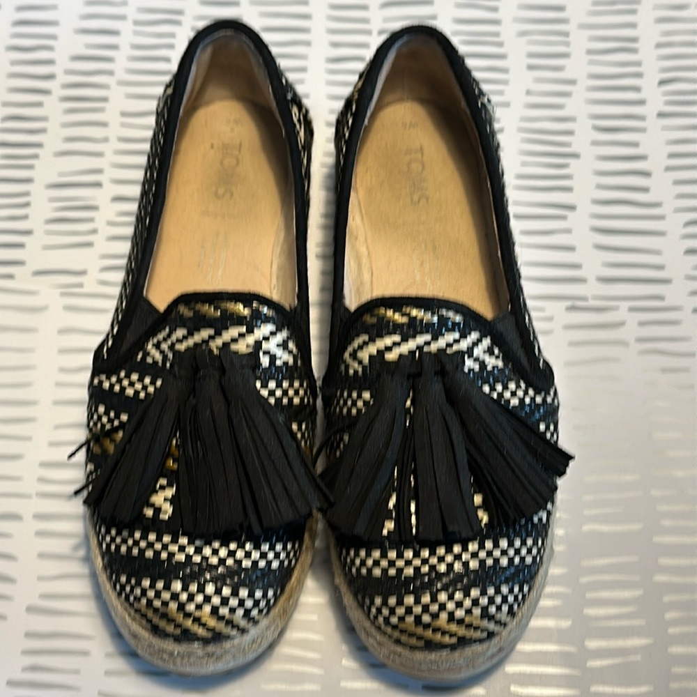 Size 5 Toms flatform tassle espadrille